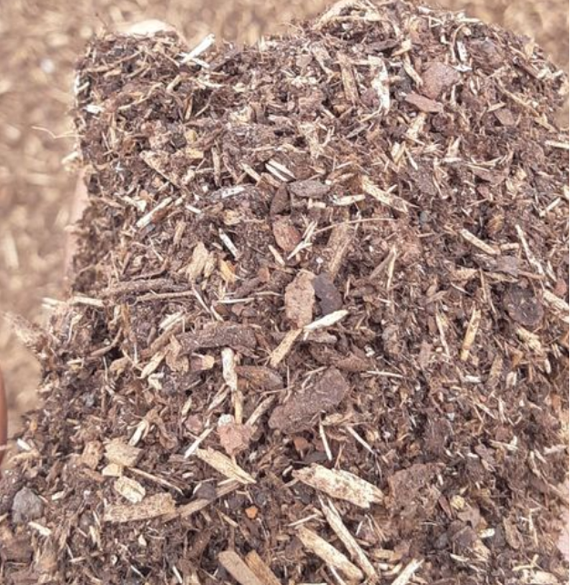 Bulk mulch and wood chips Calgary — organic garden mulch delivery New Standard